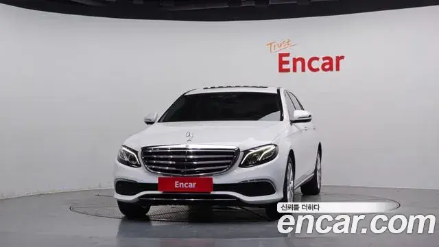 Mercedes-Benz E-Class 2020 — Photo 8/20