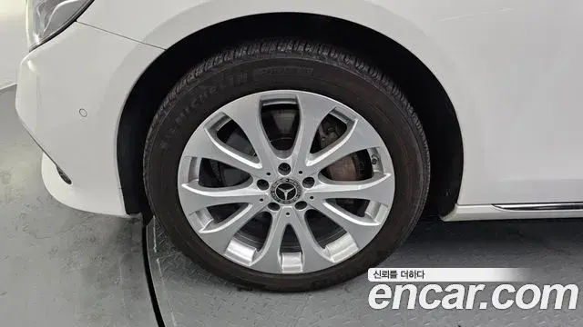 Mercedes-Benz E-Class 2020 — Photo 2/20