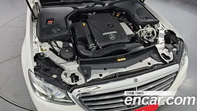 Mercedes-Benz E-Class 2020 — Photo 17/20