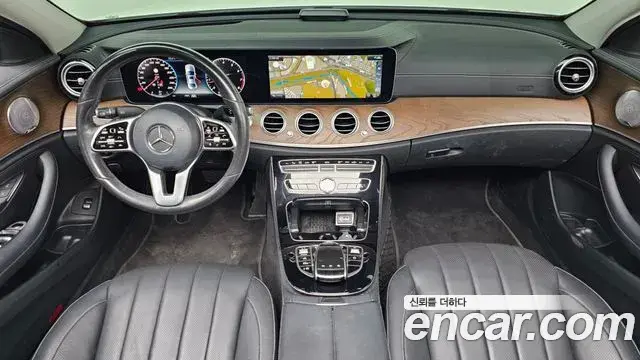 Mercedes-Benz E-Class 2020 — Photo 1/20