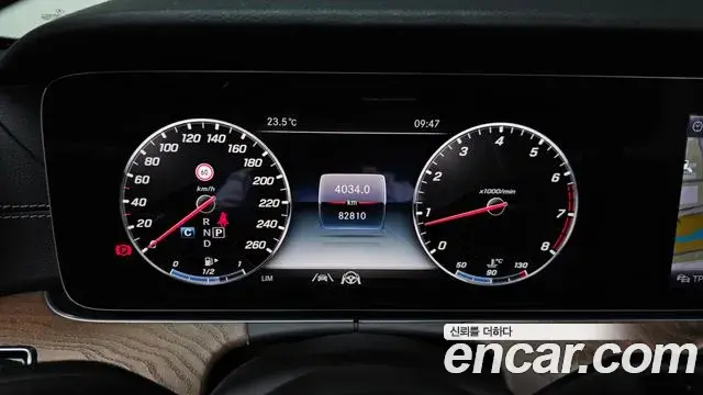 Mercedes-Benz E-Class 2020 — Photo 4/20
