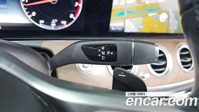 Mercedes-Benz E-Class 2020 — Photo 18/20