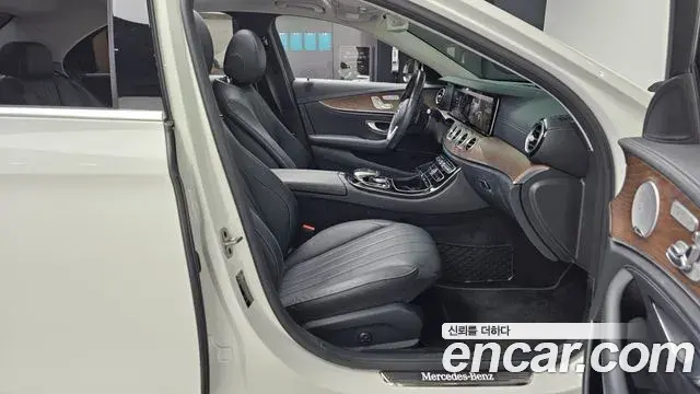 Mercedes-Benz E-Class 2020 — Photo 16/20