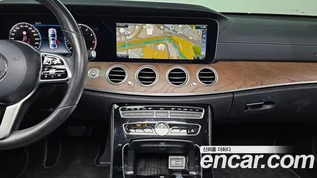 Mercedes-Benz E-Class 2020 — Photo 10/20