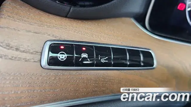 Mercedes-Benz E-Class 2020 — Photo 19/20