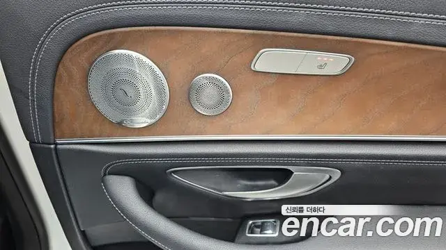 Mercedes-Benz E-Class 2020 — Photo 20/20