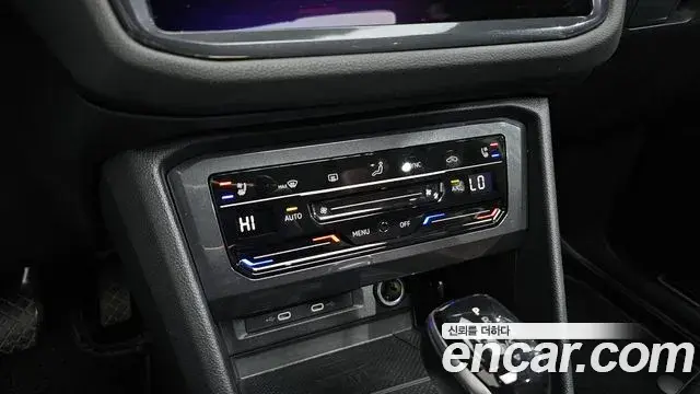 Volkswagen Tiguan Allspace 2022 — Photo 10/20