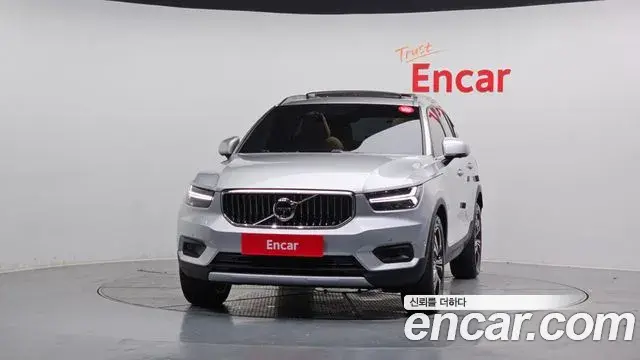 Volvo XC40 2019 — Şəkil 8/20