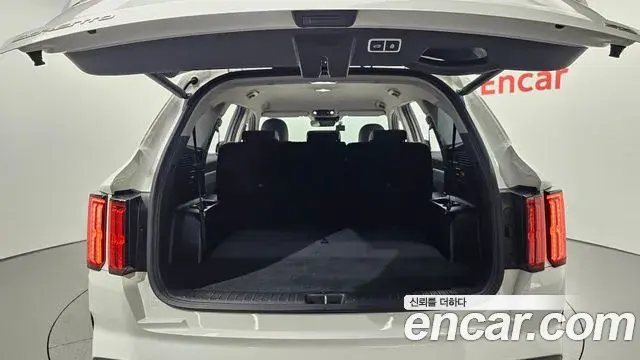 Kia Sorento 2023 — Şəkil 16/20