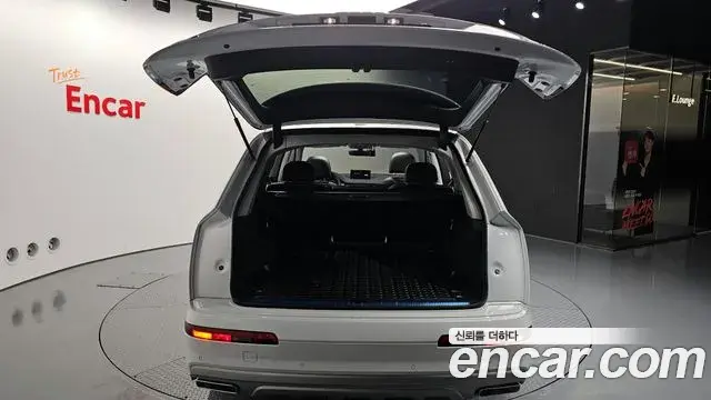 Audi Q7 2019 — ფოტო 3/20