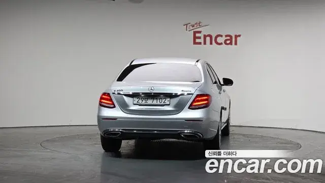 Mercedes-Benz E-Class 2018 — ფოტო 10/20