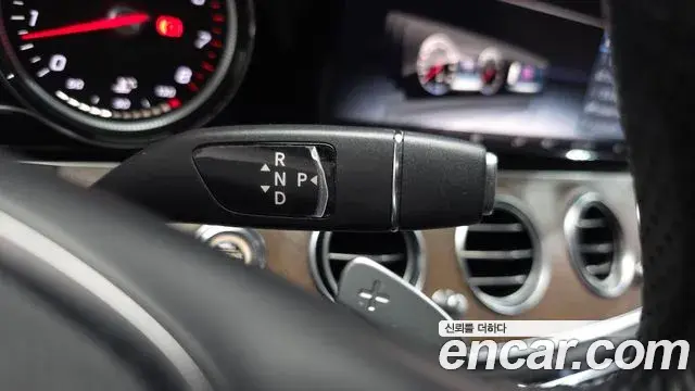 Mercedes-Benz E-Class 2018 — ფოტო 16/20
