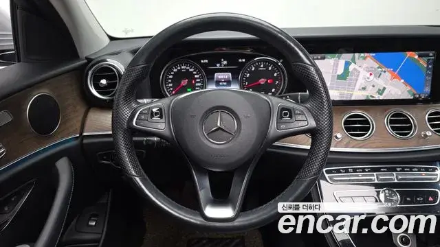 Mercedes-Benz E-Class 2018 — ფოტო 5/20