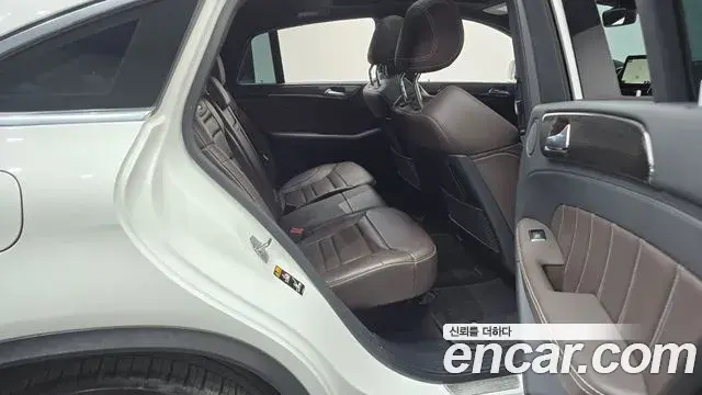 Mercedes-Benz GLE-Class 2019 — Фото 12/20