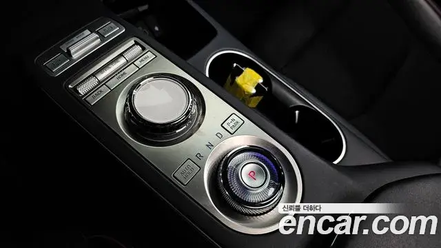 Genesis GV70 2023 — Şəkil 13/20