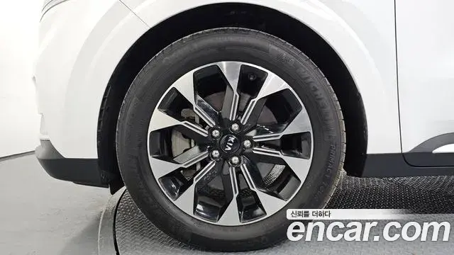 Kia Carnival 2020 — Фото 5/20