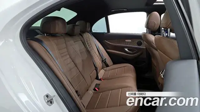 Mercedes-Benz E-Class 2021 — Фото 12/20