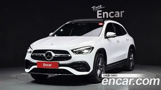 Mercedes-Benz GLA-Class 2022 — ფოტო 14/20
