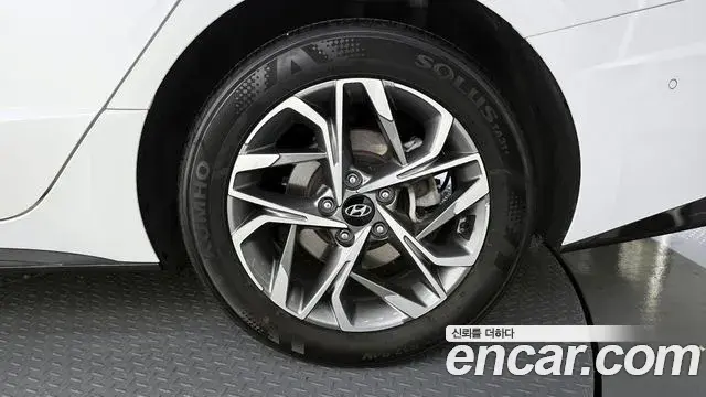 Hyundai Sonata Hybrid 2021 — Photo 13/19