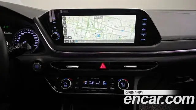 Hyundai Sonata Hybrid 2021 — Photo 19/19