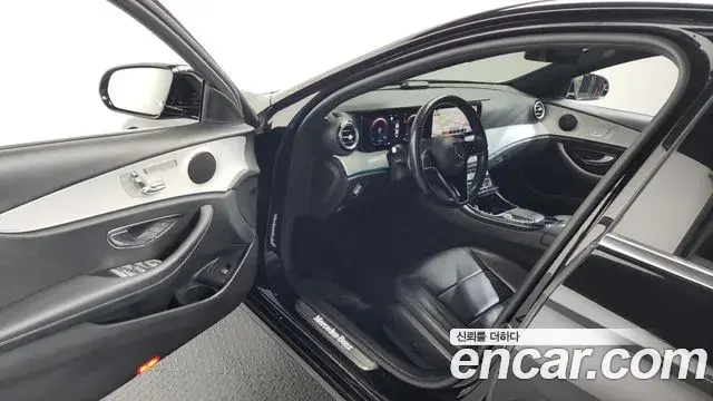 Mercedes-Benz E-Class 2020 — Фото 10/20