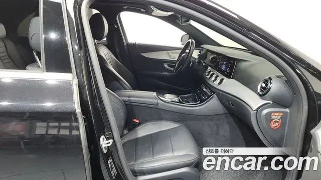 Mercedes-Benz E-Class 2020 — Фото 11/20