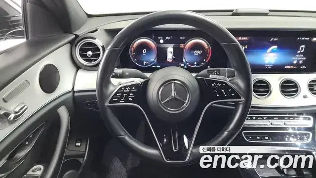 Mercedes-Benz E-Class 2020 — Фото 13/20