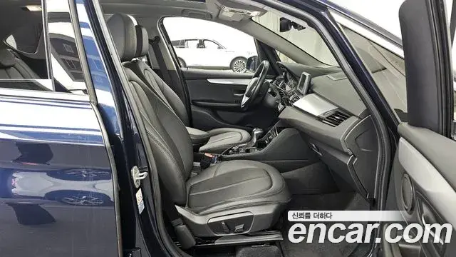 BMW 2 Series Active Tourer 2018 — Şəkil 17/20