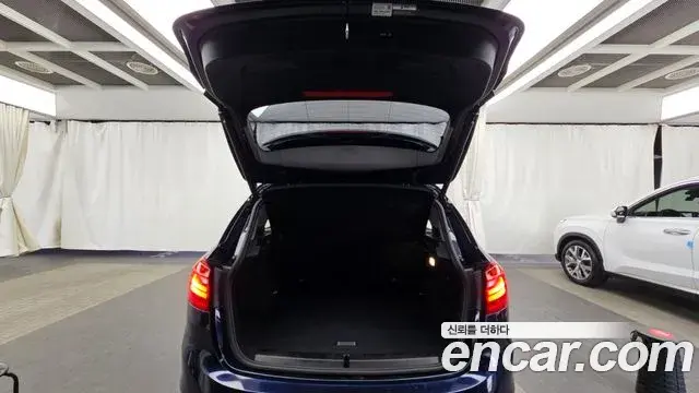 BMW 2 Series Active Tourer 2018 — Şəkil 18/20