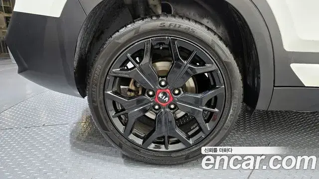 Kia Seltos 2019 — ფოტო 19/20