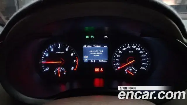 Kia Stinger 2018 — ფოტო 16/20