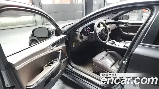 Kia Stinger 2018 — ფოტო 2/20