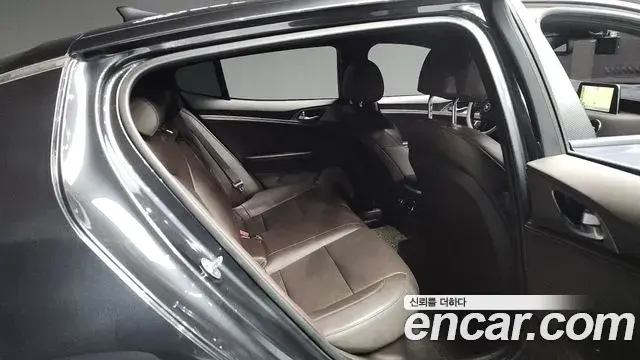 Kia Stinger 2018 — ფოტო 3/20