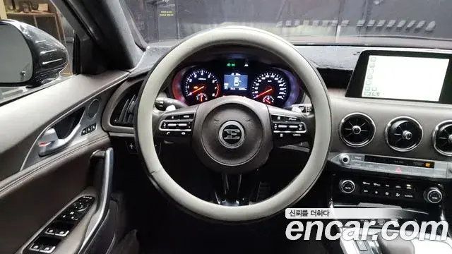 Kia Stinger 2018 — ფოტო 18/20