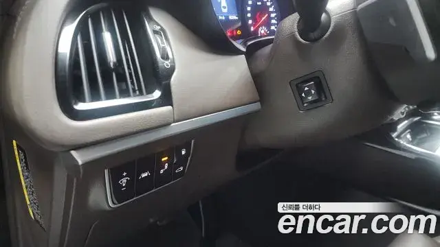 Kia Stinger 2018 — ფოტო 14/20