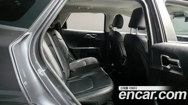 Kia Sportage 2021 — ფოტო 6/20