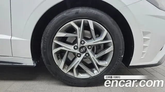 Hyundai Sonata Hybrid 2022 — Photo 16/20