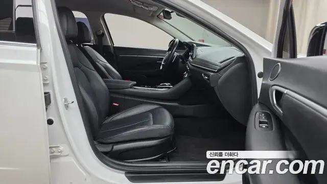 Hyundai Sonata Hybrid 2022 — Photo 10/20