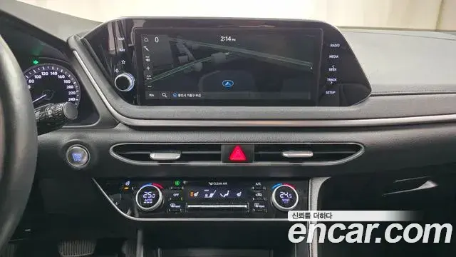 Hyundai Sonata Hybrid 2022 — Photo 8/20