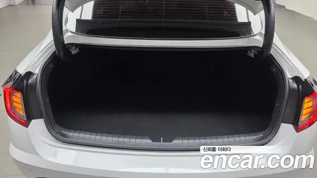 Hyundai Sonata Hybrid 2022 — Photo 17/20