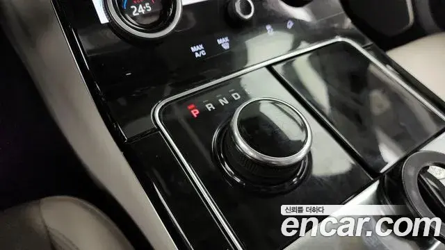 Land Rover Range Rover Velar 2018 — Şəkil 16/20