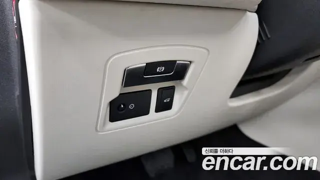 Land Rover Range Rover Velar 2018 — Şəkil 8/20