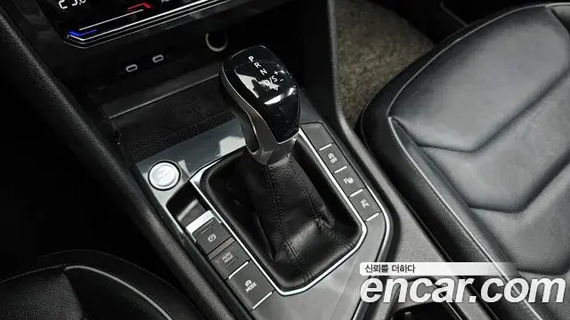 Volkswagen Tiguan 2021 — Photo 7/20