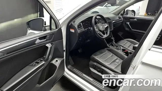 Volkswagen Tiguan 2021 — Photo 3/20