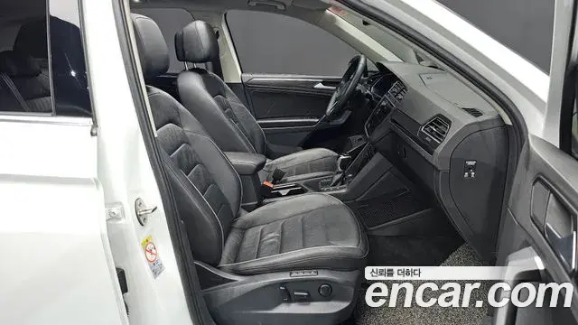 Volkswagen Tiguan 2021 — Photo 12/20