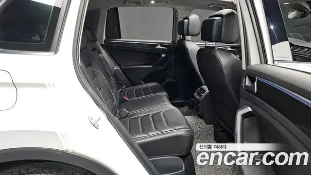 Volkswagen Tiguan 2021 — Photo 13/20