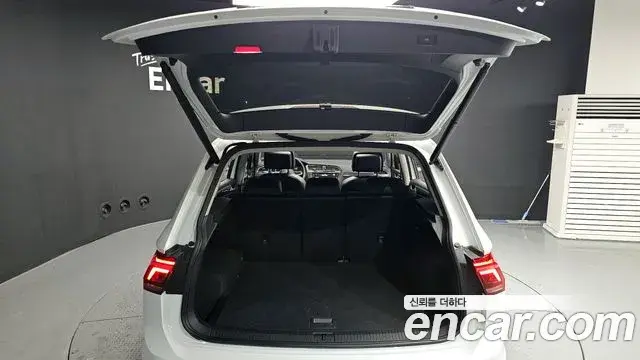 Volkswagen Tiguan 2021 — Photo 4/20