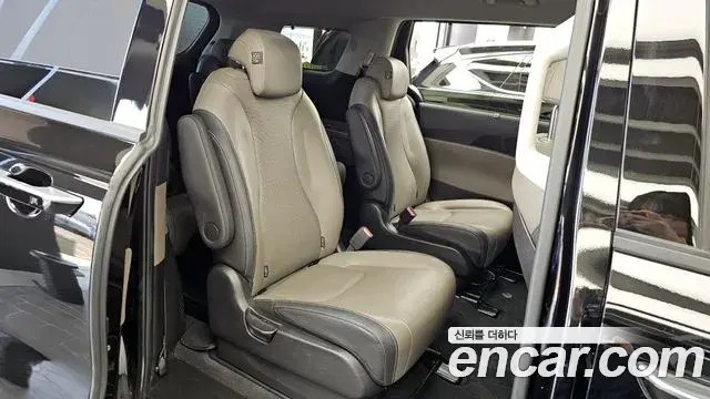 Kia Carnival 2024 — Фото 12/20