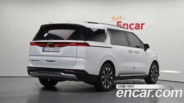 Kia Carnival 2021 — Photo 19/20