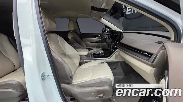 Kia Carnival 2021 — Photo 18/20